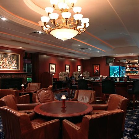 אדמונטון Chateau Louis Hotel & Conference Centre מראה חיצוני תמונה