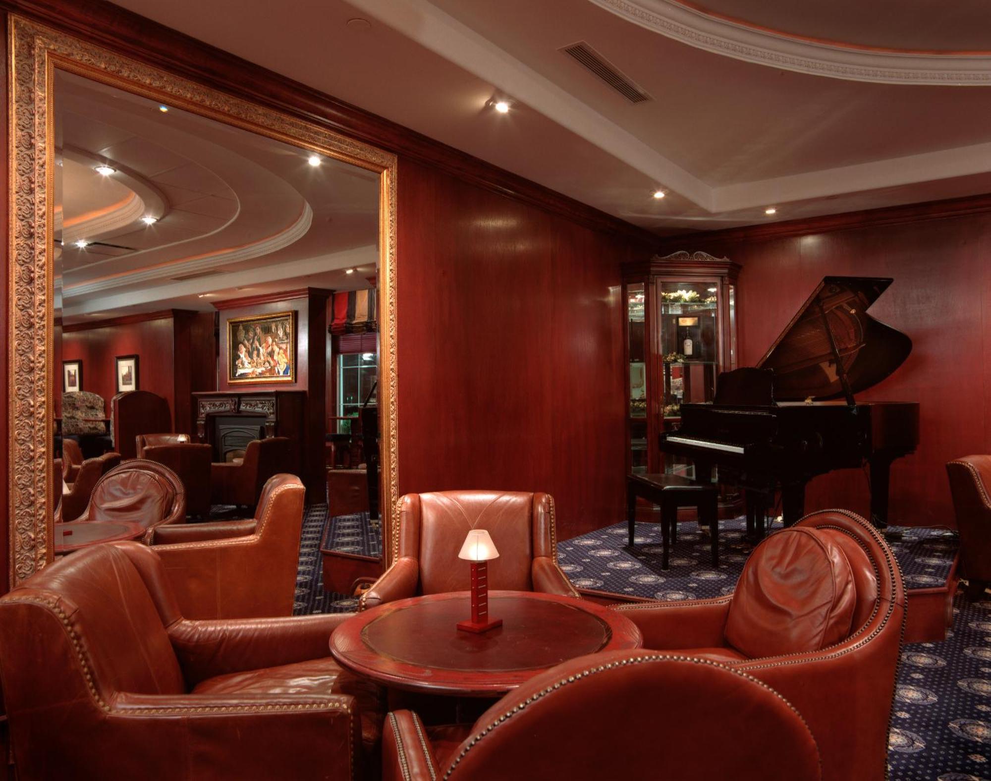 אדמונטון Chateau Louis Hotel & Conference Centre מראה חיצוני תמונה