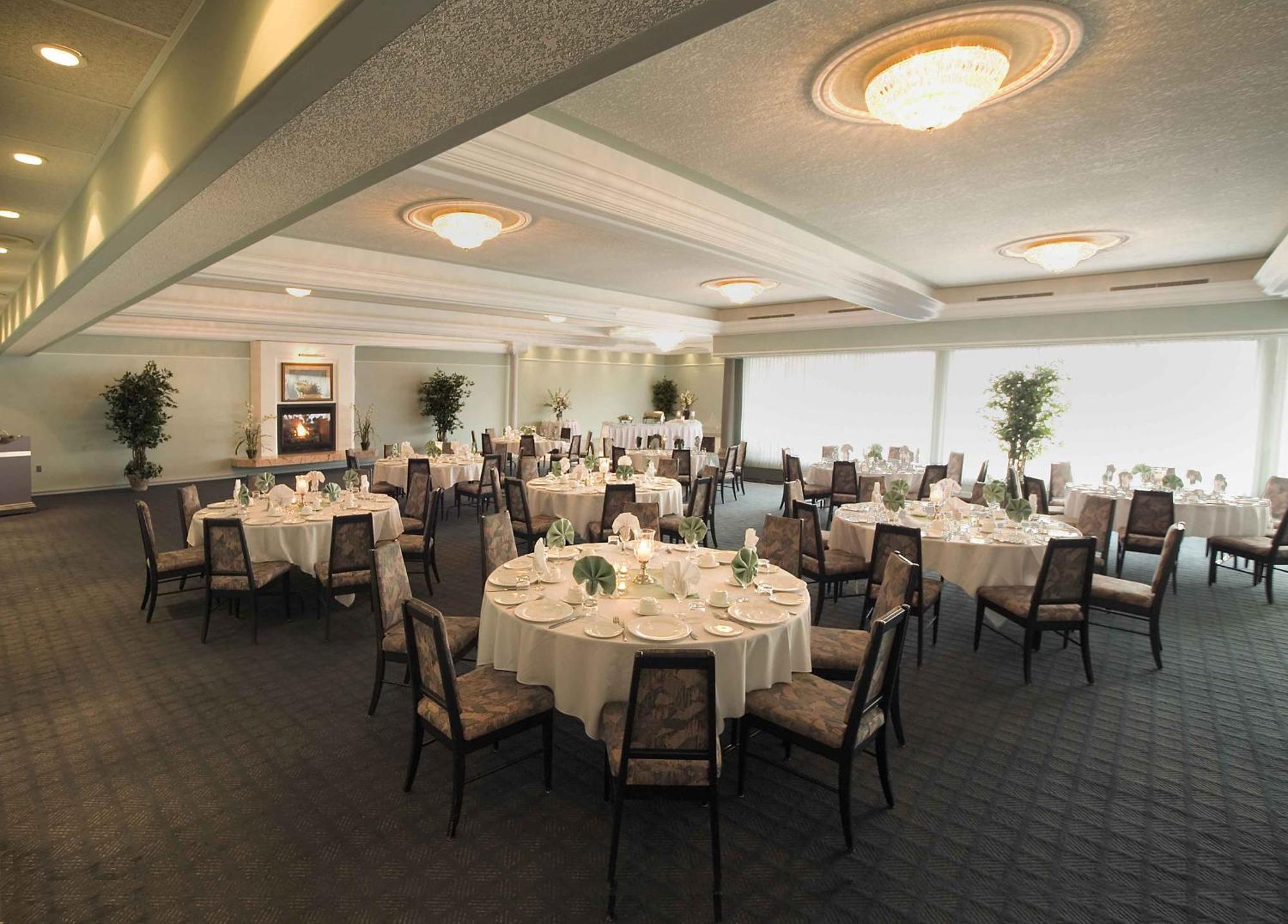 אדמונטון Chateau Louis Hotel & Conference Centre מראה חיצוני תמונה