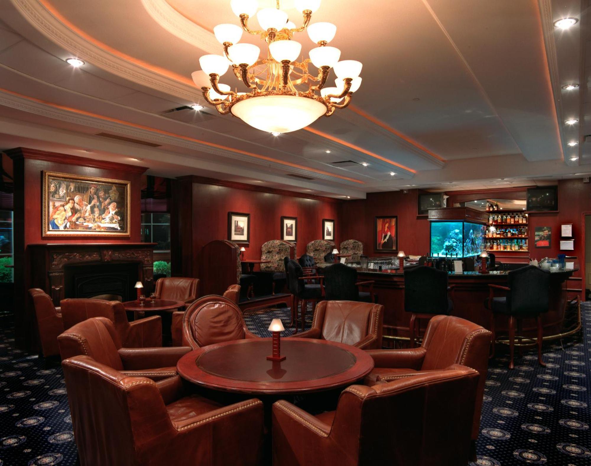 אדמונטון Chateau Louis Hotel & Conference Centre מראה חיצוני תמונה