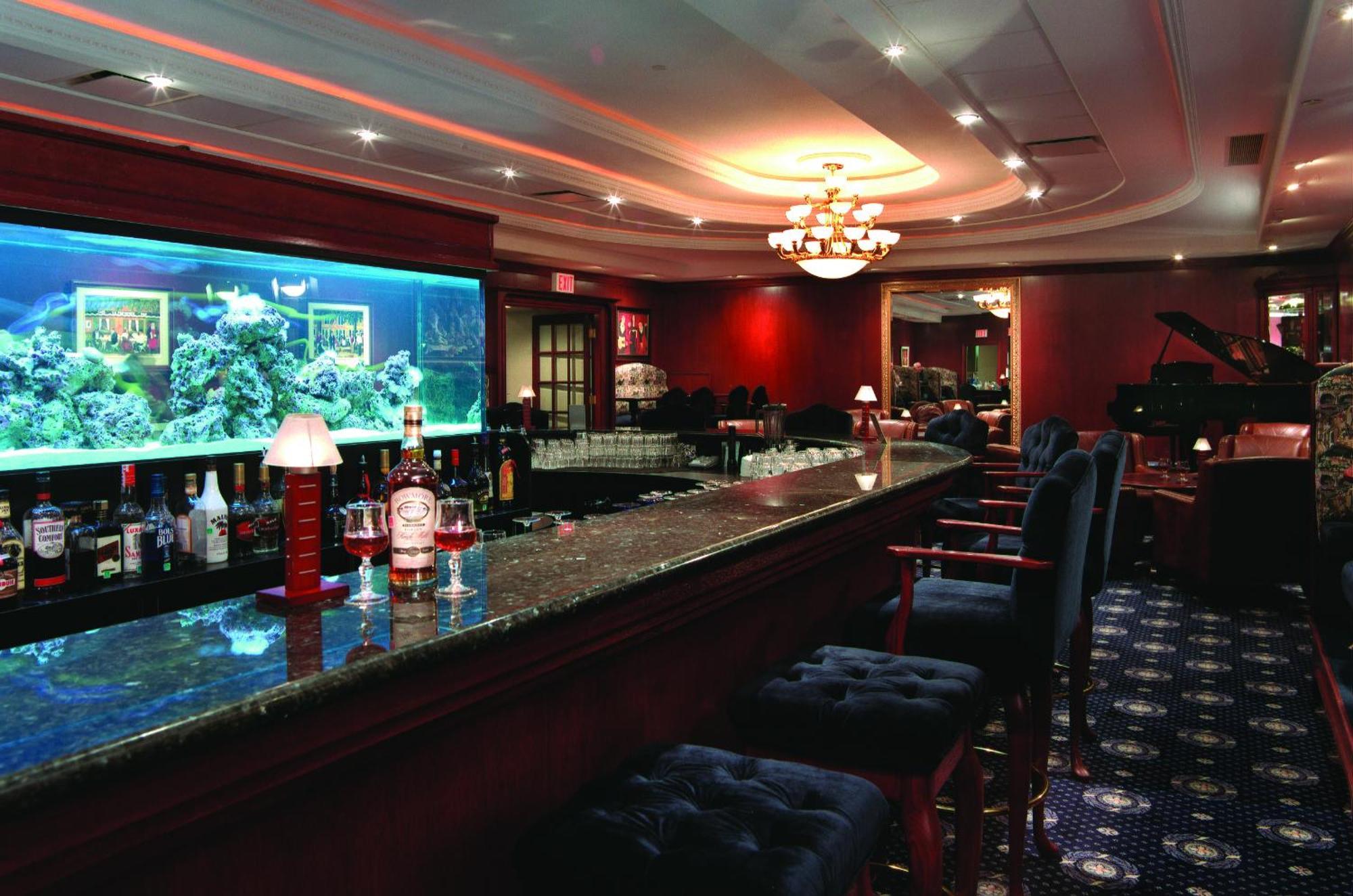 אדמונטון Chateau Louis Hotel & Conference Centre מראה חיצוני תמונה