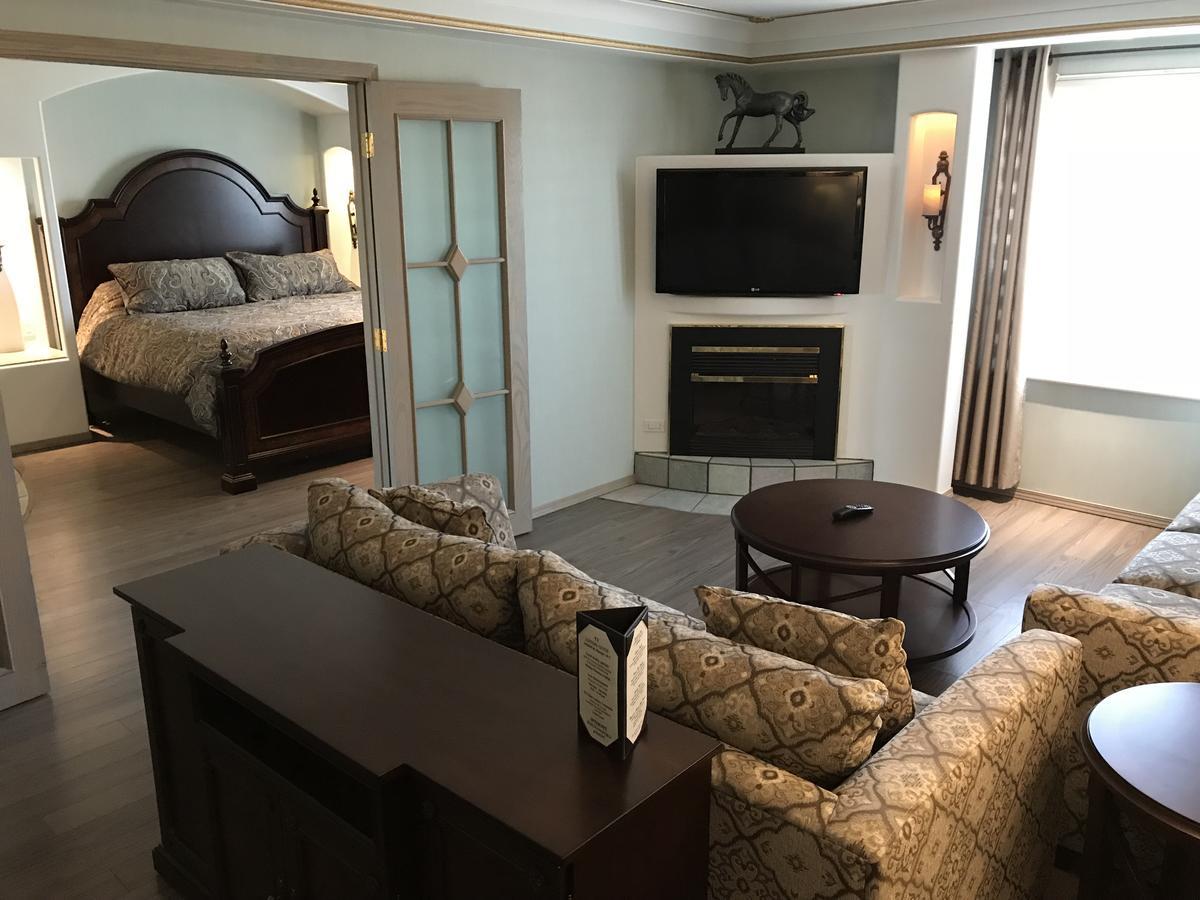 אדמונטון Chateau Louis Hotel & Conference Centre מראה חיצוני תמונה
