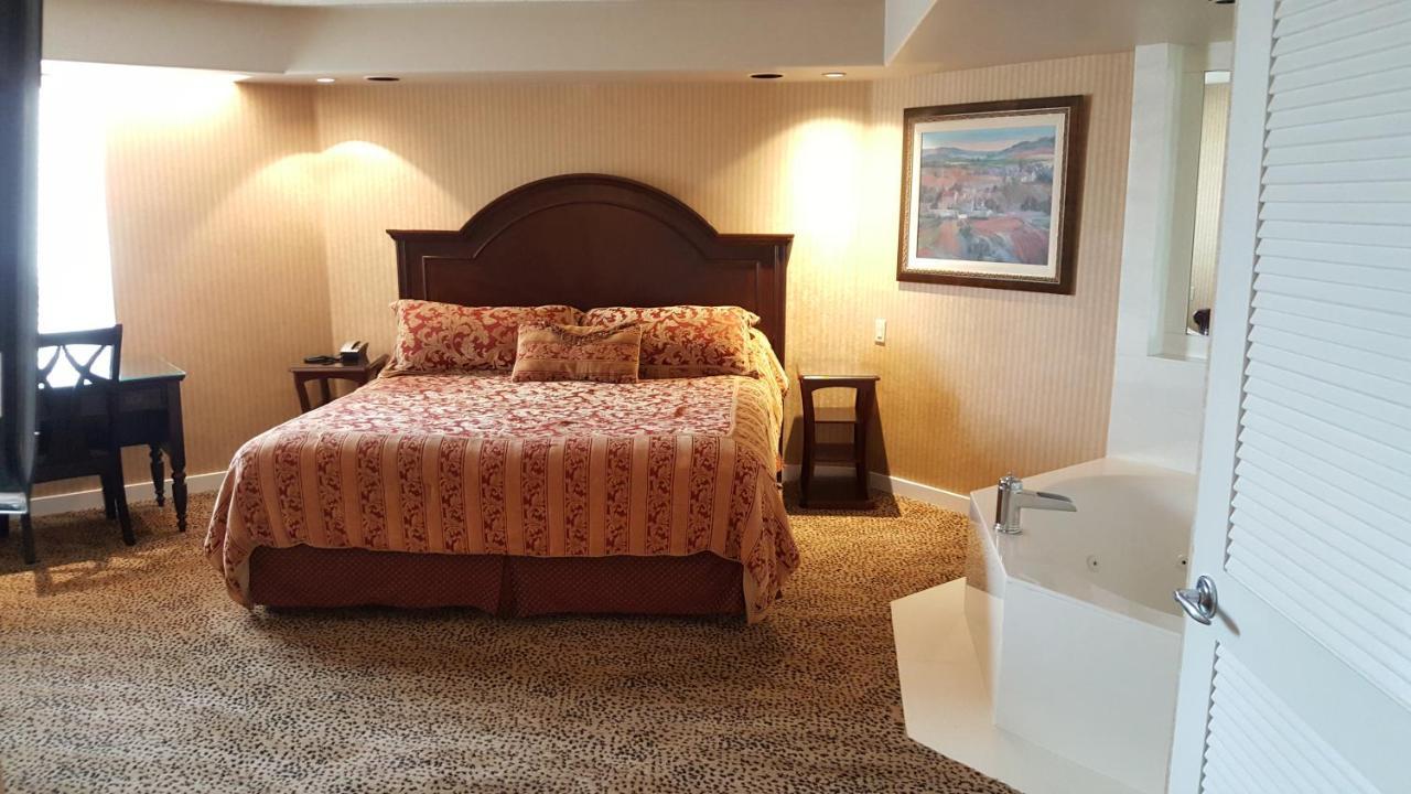 אדמונטון Chateau Louis Hotel & Conference Centre מראה חיצוני תמונה