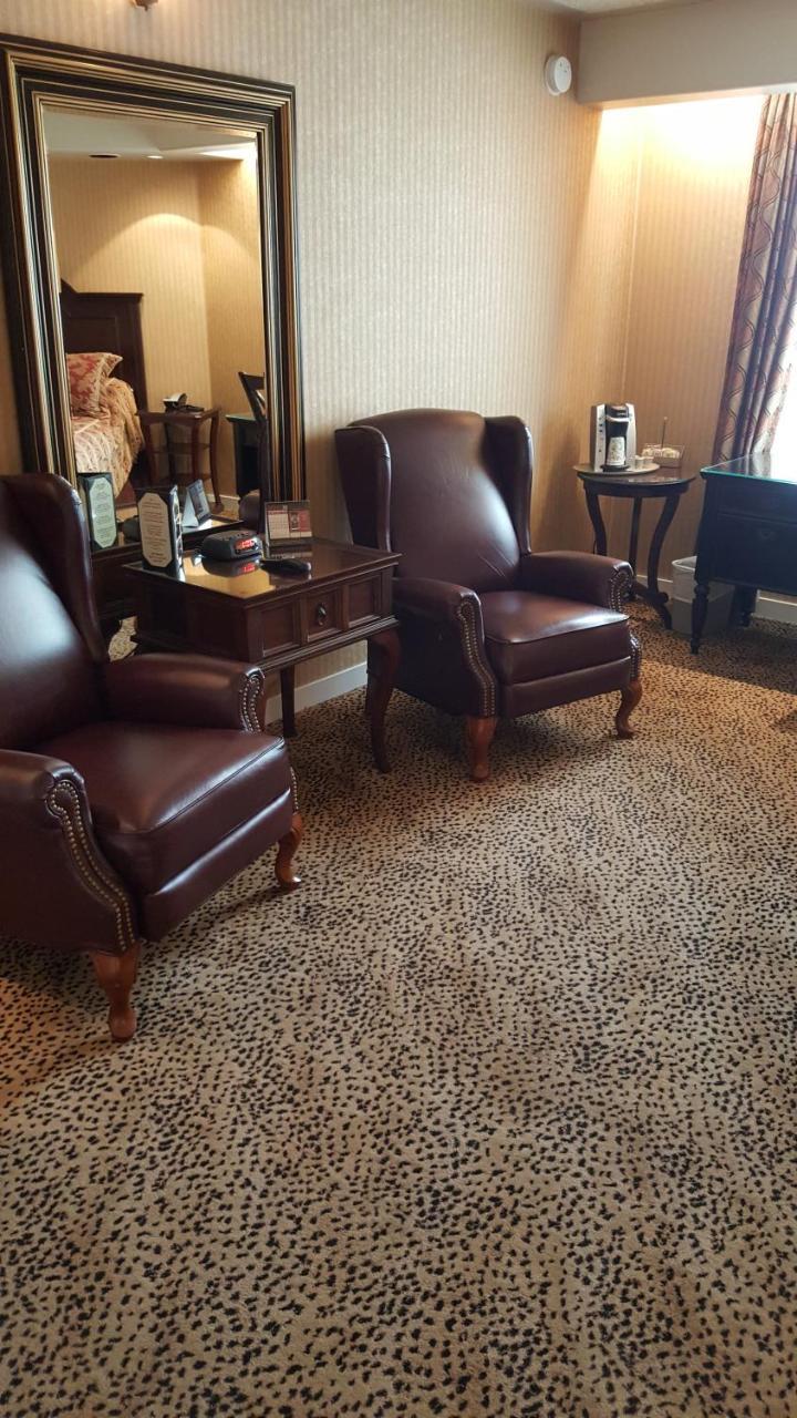 אדמונטון Chateau Louis Hotel & Conference Centre מראה חיצוני תמונה
