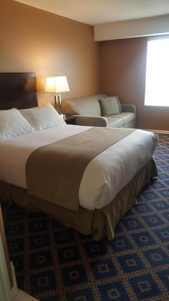 אדמונטון Chateau Louis Hotel & Conference Centre מראה חיצוני תמונה
