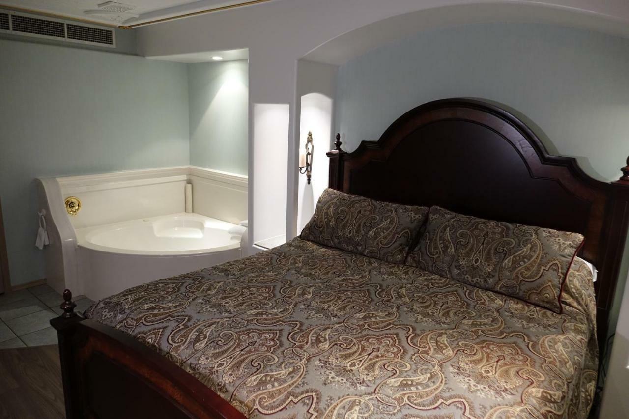 אדמונטון Chateau Louis Hotel & Conference Centre מראה חיצוני תמונה