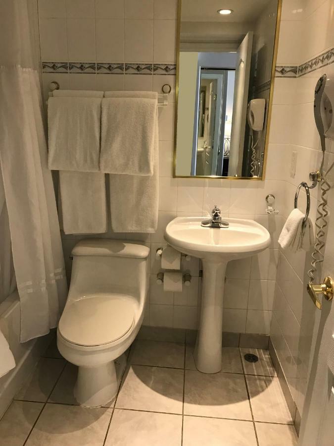 אדמונטון Chateau Louis Hotel & Conference Centre מראה חיצוני תמונה