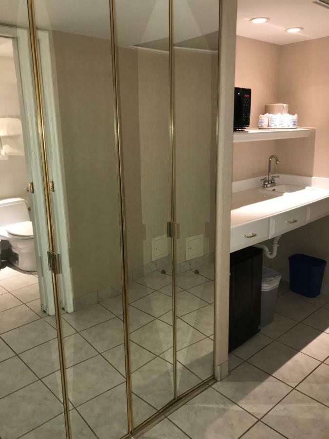 אדמונטון Chateau Louis Hotel & Conference Centre מראה חיצוני תמונה