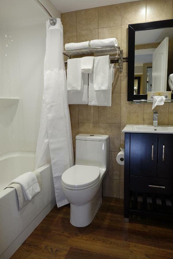 אדמונטון Chateau Louis Hotel & Conference Centre מראה חיצוני תמונה