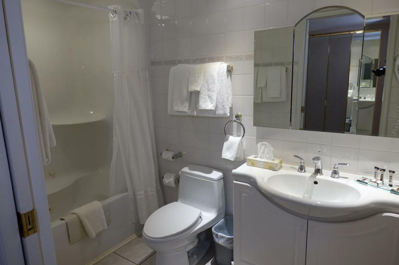 אדמונטון Chateau Louis Hotel & Conference Centre מראה חיצוני תמונה