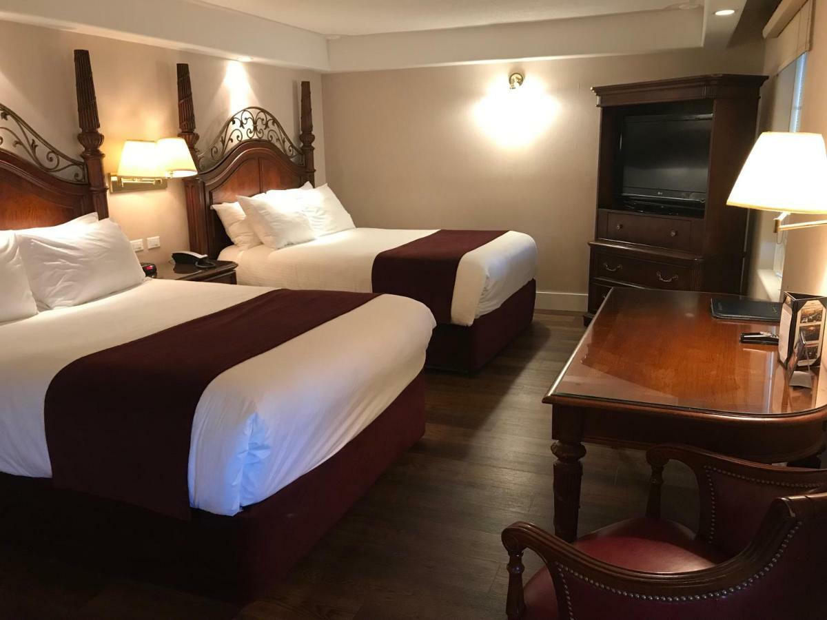 אדמונטון Chateau Louis Hotel & Conference Centre מראה חיצוני תמונה